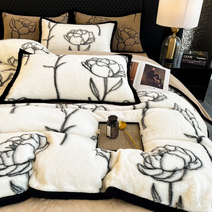 91家纺网 家纺一手货源 找家纺 慕尚家纺 2025新款宽包边高克重兔兔绒牛奶绒加厚保暖法式系列四件套 兔毛-玫瑰-奶白