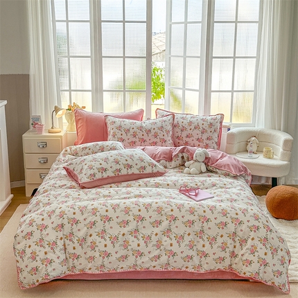 91家纺网 家纺一手货源 找家纺 总红粉佳人新款小清新卡通贝壳边三角针棉加绒四件套工艺款牛奶绒四件套