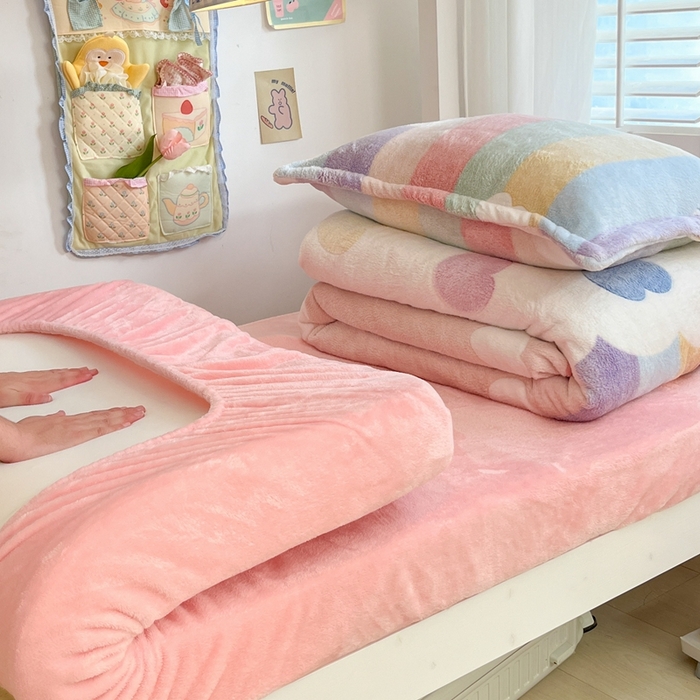 91家纺网 家纺一手货源 找家纺 川悦生活 2024新款立体雪花绒宿舍床笠款三件套四件套 彩虹爱心粉