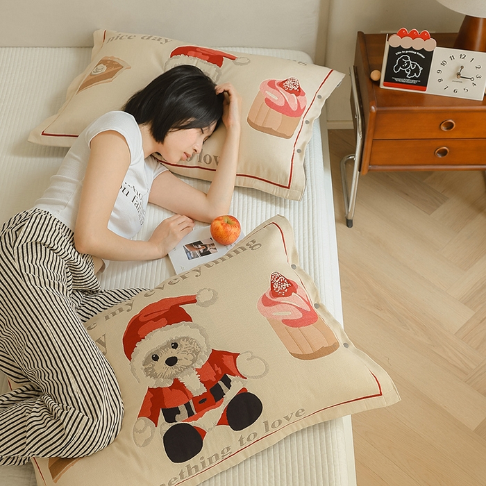 91家纺网 家纺一手货源 找家纺 2024新款全棉四层纱布枕套一对装纽扣款枕套 礼物熊