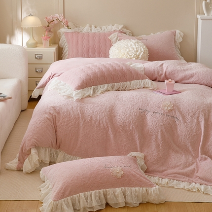 91家纺网 家纺一手货源 找家纺 （总）2025新款法式牛奶绒蕾丝床盖四件套系列-爱丽丝