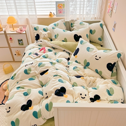 91家纺网 家纺一手货源 找家纺 （总）典曼家纺 2024新款A类印花牛奶绒雕花四件套