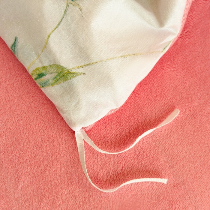 91家纺网 家纺一手货源 找家纺 2025新款A纯棉B牛奶绒四件套13376全棉加绒一字绣宽边轻奢套件-夹棉款 依梦