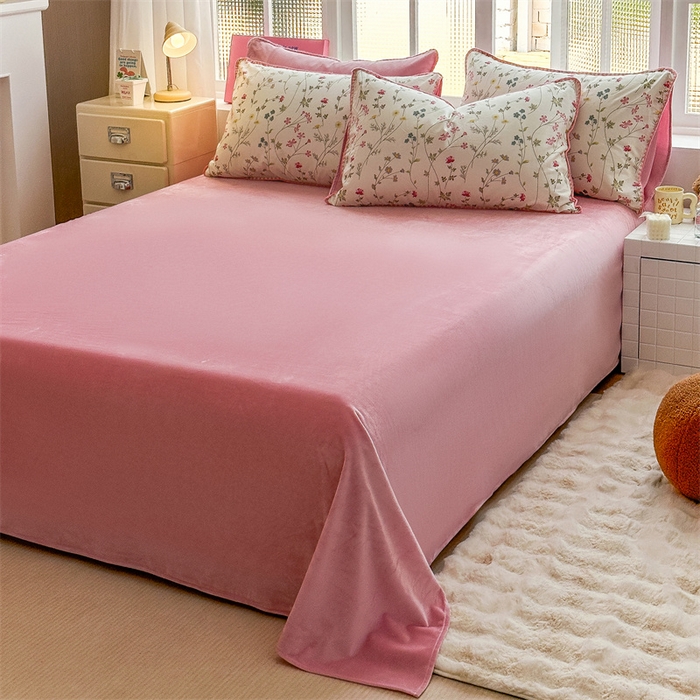 91家纺网 家纺一手货源 找家纺 红粉佳人新款小清新卡通贝壳边三角针棉加绒四件套工艺款牛奶绒四件套凝香