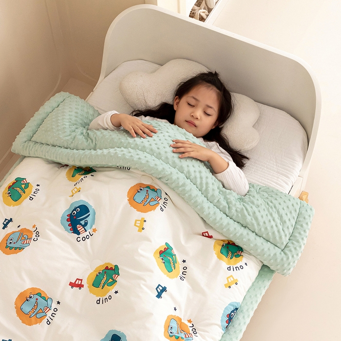 91家纺网 家纺一手货源 找家纺 2025新款3D触感全棉豆豆被儿童豆豆被春秋被冬被幼儿园被子 小恐龙-一体款