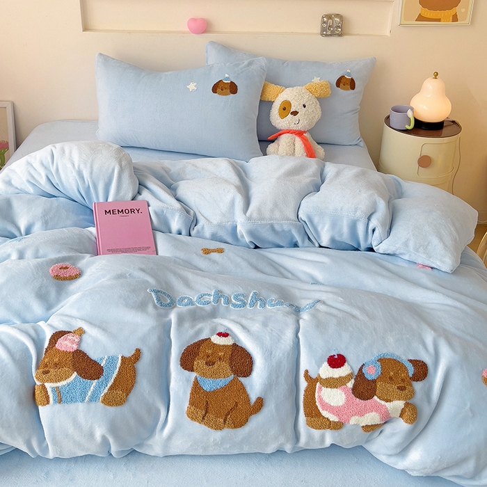 91家纺网 家纺一手货源 找家纺 （总）梦之岛 2024新款牛奶绒卡通毛巾绣四件套腊肠狗