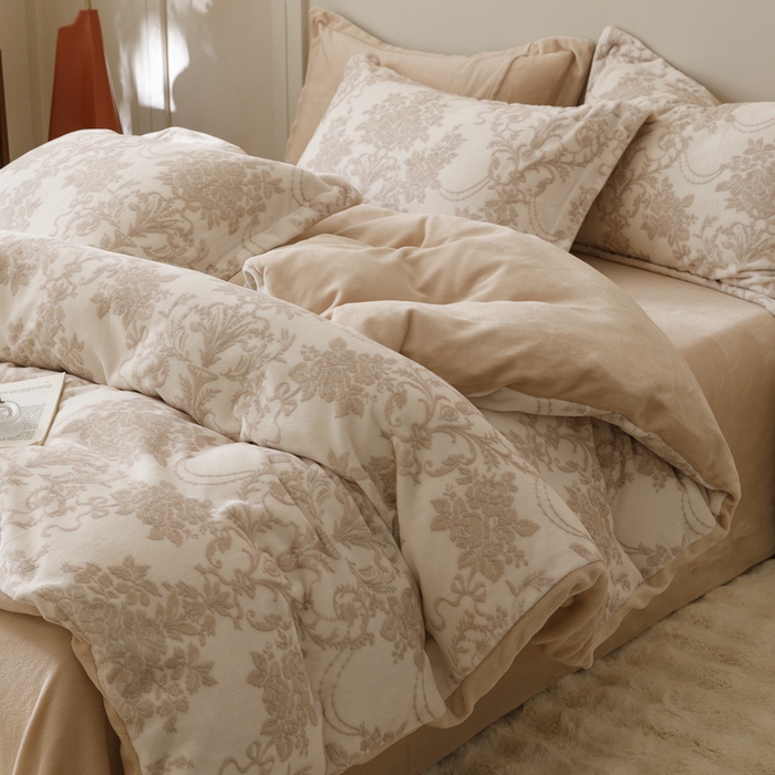 91家纺网 家纺一手货源 找家纺 卡派 2024新款轻奢肌理纹雕花工艺款230克加厚牛奶绒四件套（提供买家秀 ） 婉然-咖