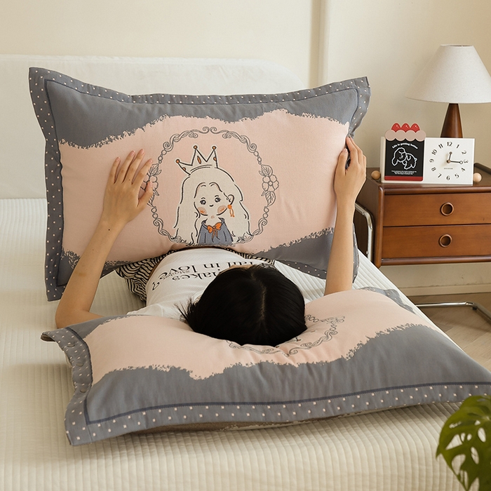 91家纺网 家纺一手货源 找家纺 2024新款全棉四层纱布枕套一对装纽扣款枕套 公主日记