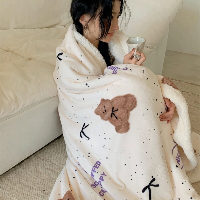 91家纺网 家纺一手货源 找家纺 桃喜 2024新款亲肤舒适牛奶绒羊羔绒毛毯 点点小熊