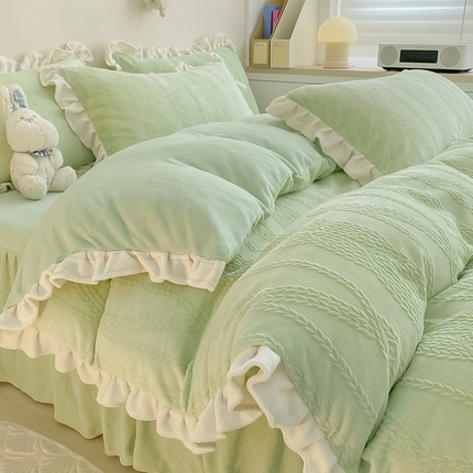 91家纺网 家纺一手货源 找家纺 2024新款加厚牛奶绒韩版雕花四件套风格2（阳光） 露娜紫