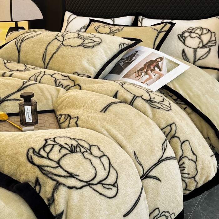 91家纺网 家纺一手货源 找家纺 慕尚家纺 2025新款宽包边高克重兔兔绒牛奶绒加厚保暖法式系列四件套 兔毛-玫瑰-清新绿