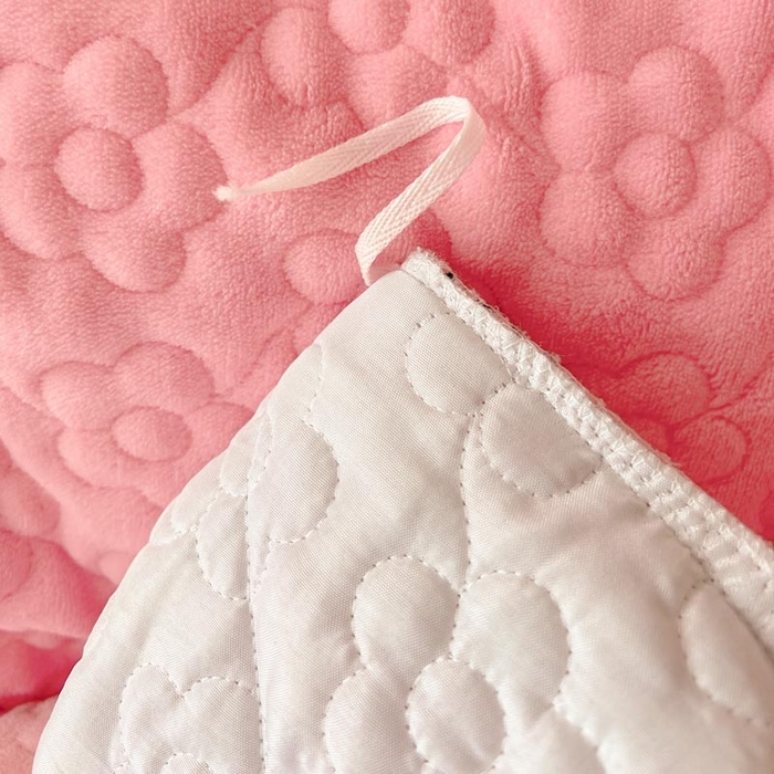 91家纺网 家纺一手货源 找家纺 恋尚 2024新款牛奶绒夹棉床盖纯色蕾丝边牛奶绒床盖 洛丽塔 粉色