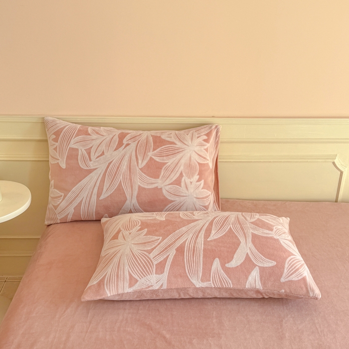 91家纺网 家纺一手货源 找家纺 大境 2024新款8斤A类230克牛奶绒提花烂花四件套床笠款床单款 叶阑 蔷薇粉