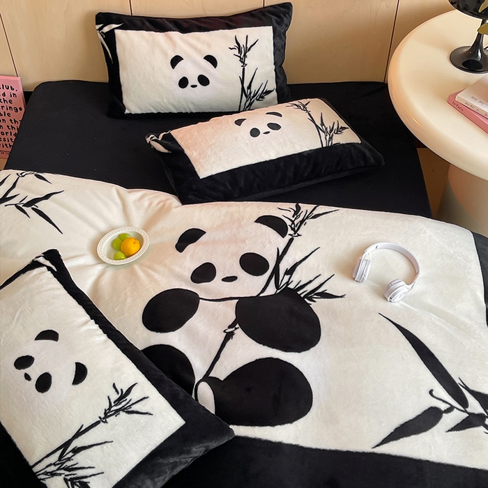 91家纺网 家纺一手货源 找家纺 安哆啦家纺 2024新款兔毛绒大版卡通牛奶绒兔兔绒印花四件套 国风熊猫