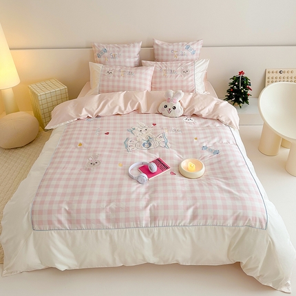 91家纺网 家纺一手货源 找家纺 （总）西西家居 2024新款100支澳棉数码印花+绣花四件套--奶糖小兔