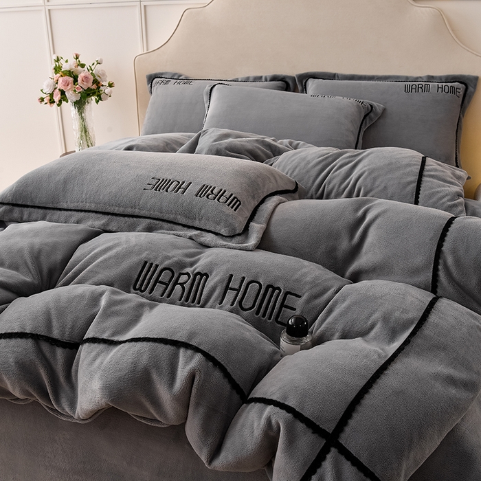 91家纺网 家纺一手货源 找家纺 同田家纺 2024新款230克蓄暖高克重牛奶绒四件套 浅灰