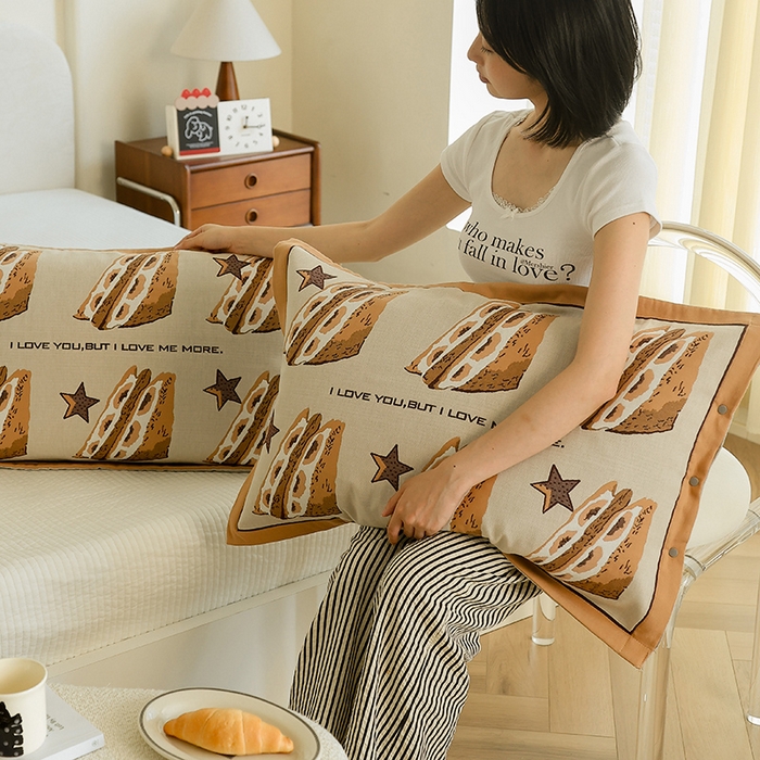 91家纺网 家纺一手货源 找家纺 2024新款全棉四层纱布枕套一对装纽扣款枕套 明星三明治