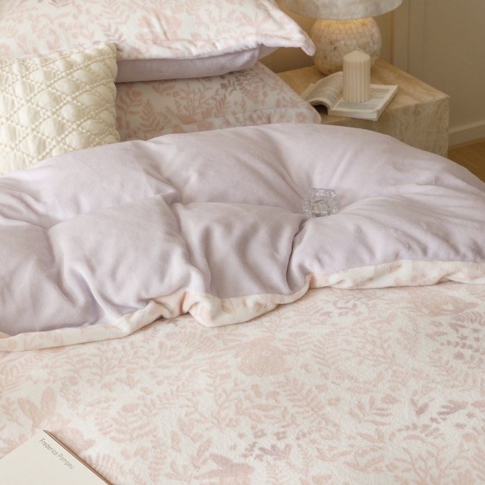 91家纺网 家纺一手货源 找家纺 卡派 2024新款轻奢肌理纹雕花工艺款230克加厚牛奶绒四件套（提供买家秀 ） 花园兔