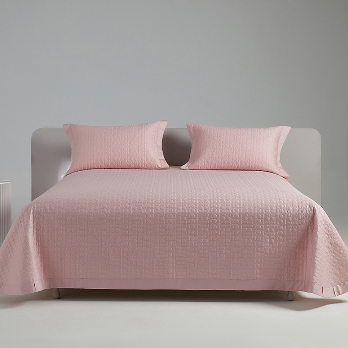 91家纺网 家纺一手货源 找家纺 2024新款设计师款绗缝床盖 粉