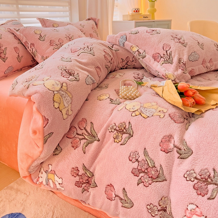 91家纺网 家纺一手货源 找家纺 2024新款加厚雪花绒印花四件套-风格二（提供卖家秀） 花园熊(粉)