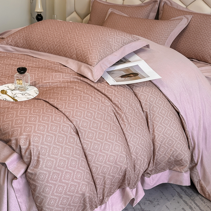 91家纺网 家纺一手货源 找家纺 雲归梦 2024新款全棉纯棉轻奢加厚磨毛拼角工艺四件套 安娜-豆沙红