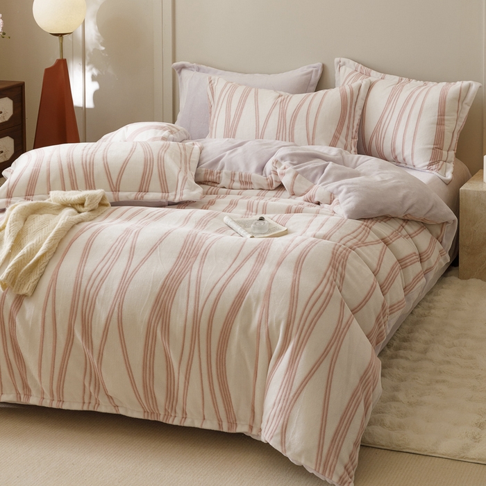 91家纺网 家纺一手货源 找家纺 卡派 2024新款轻奢肌理纹雕花工艺款230克加厚牛奶绒四件套（提供买家秀 ） 线条-粉