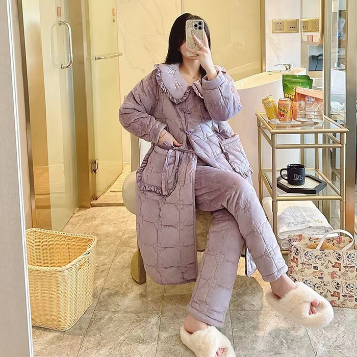 91家纺网 家纺一手货源 找家纺 （总）洛兰沙家居馆 2024新款中国风盘扣睡袍三层夹棉加厚睡衣女冬季中长款紫色浴袍家居服套装 一件代发