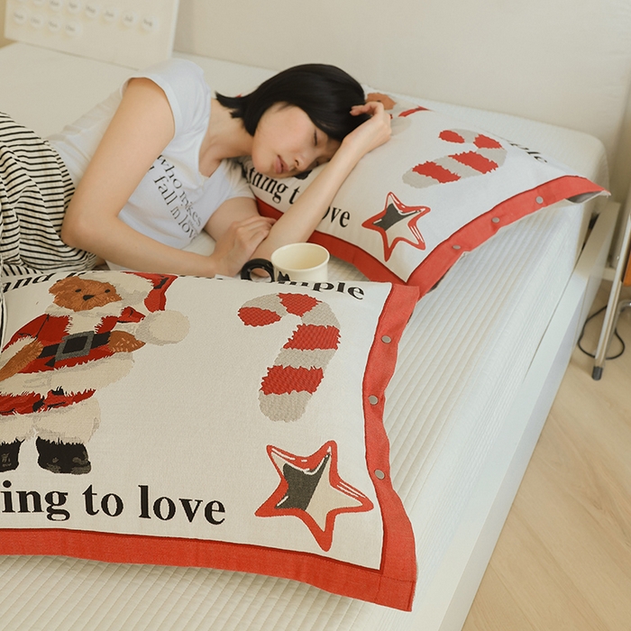 91家纺网 家纺一手货源 找家纺 2024新款全棉四层纱布枕套一对装纽扣款枕套 圣诞熊