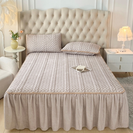 91家纺网 家纺一手货源 找家纺 （总）2024新款绗缝夹棉水晶绒麦穗款单床裙