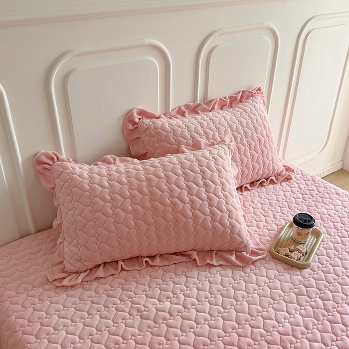 91家纺网 家纺一手货源 找家纺 （总）美梦家纺 2024新款素色牛奶绒花边床盖系列