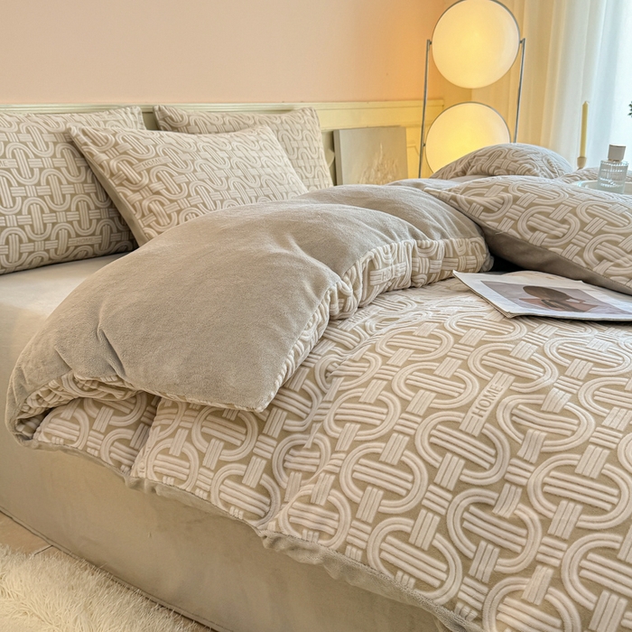 91家纺网 家纺一手货源 找家纺 大境 2024新款8斤A类230克牛奶绒提花烂花四件套床笠款床单款 巴克曼 米灰