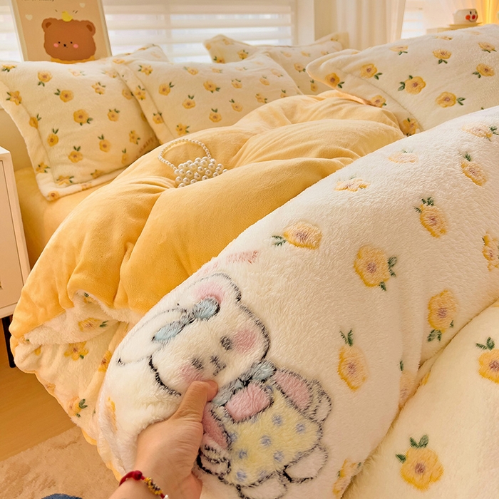 91家纺网 家纺一手货源 找家纺 2024新款加厚雪花绒印花单件被套-风格二（提供卖家秀 ） 田园兔(黄)