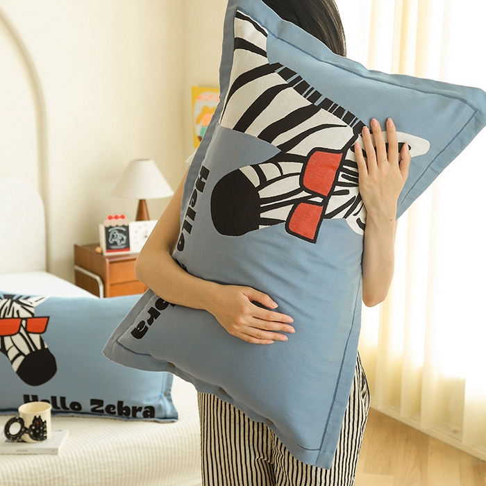 91家纺网 家纺一手货源 找家纺 2024新款全棉四层纱布枕套一对装纽扣款枕套 斑马先生