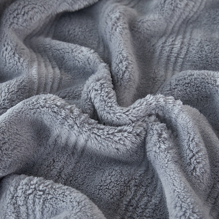 91家纺网 家纺一手货源 找家纺 2024新款仿兔绒泡泡绒毛毯家用四季毯 条纹人生 星辰灰