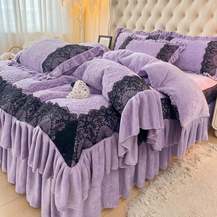 91家纺网 家纺一手货源 找家纺 恋尚 2024新款纯色牛奶绒四件套韩版蕾丝花边床盖款四件套 洛丽塔 紫色