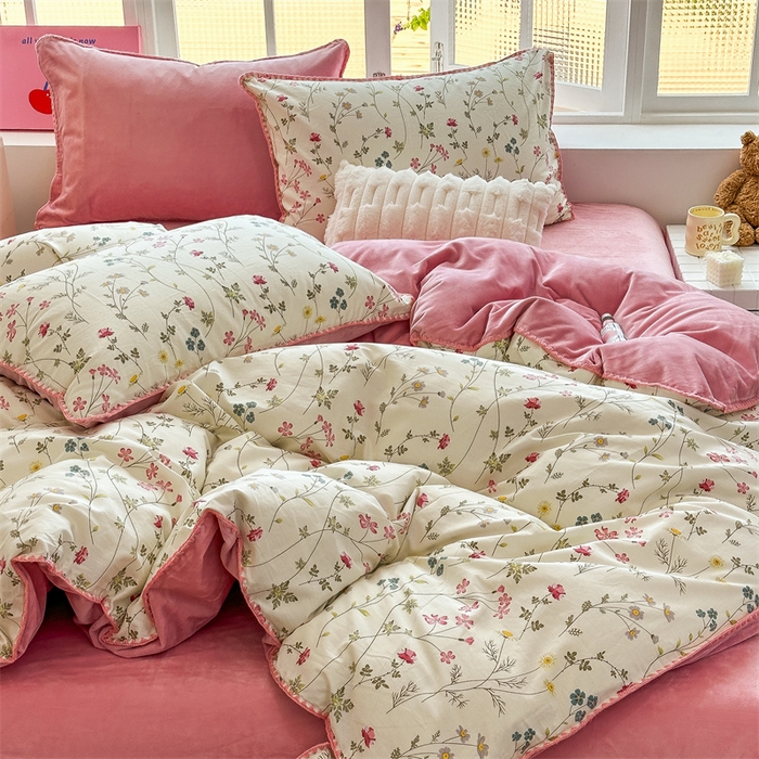 91家纺网 家纺一手货源 找家纺 红粉佳人新款小清新卡通贝壳边三角针棉加绒四件套工艺款牛奶绒四件套凝香