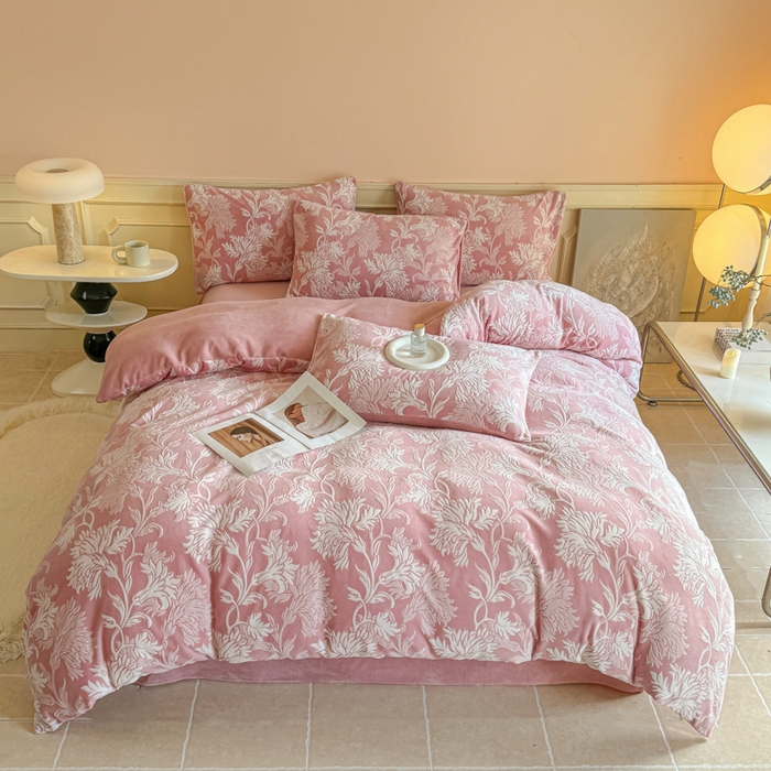 91家纺网 家纺一手货源 找家纺 大境 2024新款8斤A类230克牛奶绒提花烂花四件套床笠款床单款 罗曼 贝壳粉