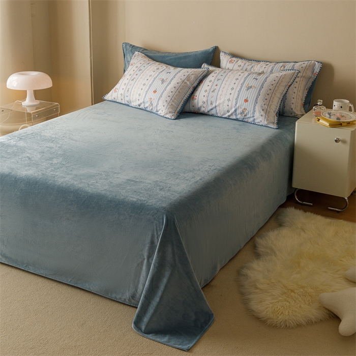 91家纺网 家纺一手货源 找家纺 红粉佳人新款小清新卡通贝壳边三角针棉加绒四件套工艺款牛奶绒四件套皮得兔