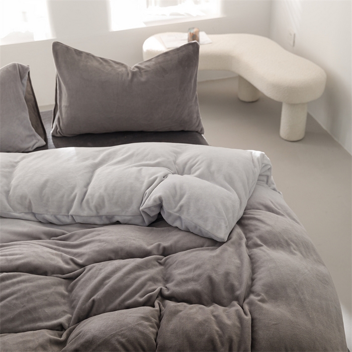 91家纺网 家纺一手货源 找家纺 红粉佳人 2025新款小清新双面牛奶绒四件套渐变灰