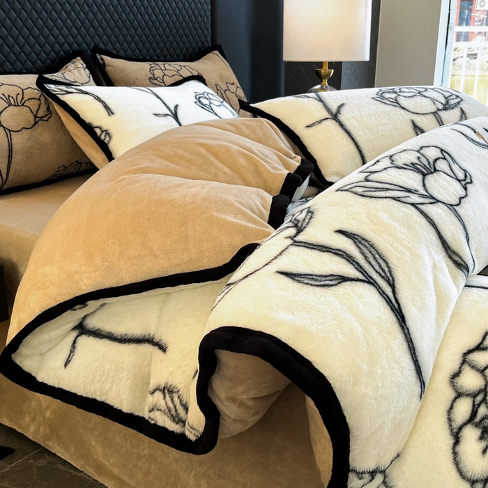 91家纺网 家纺一手货源 找家纺 慕尚家纺 2025新款宽包边高克重兔兔绒牛奶绒加厚保暖法式系列四件套 兔毛-玫瑰-奶白