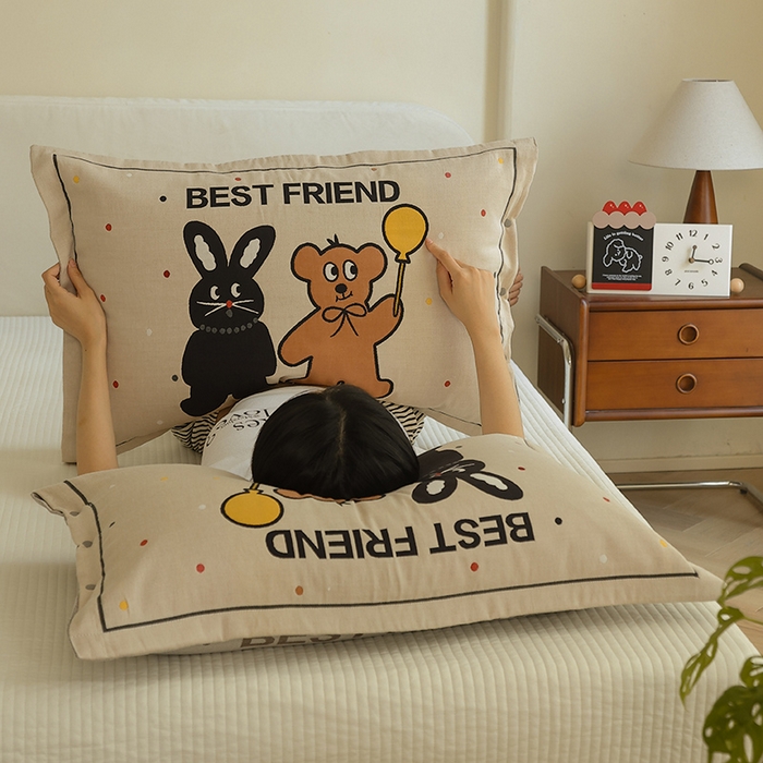 91家纺网 家纺一手货源 找家纺 2024新款全棉四层纱布枕套一对装纽扣款枕套 好兔友