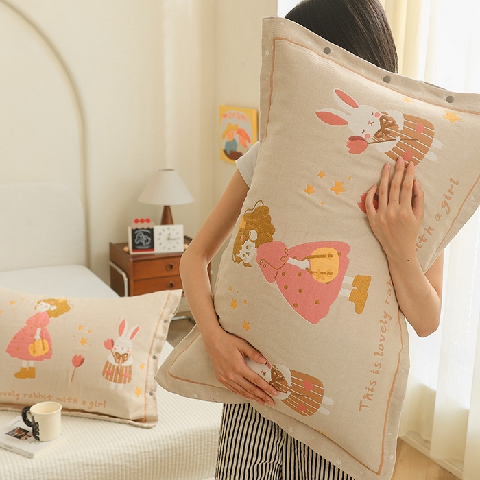 91家纺网 家纺一手货源 找家纺 2024新款全棉四层纱布枕套一对装纽扣款枕套 闪亮女孩