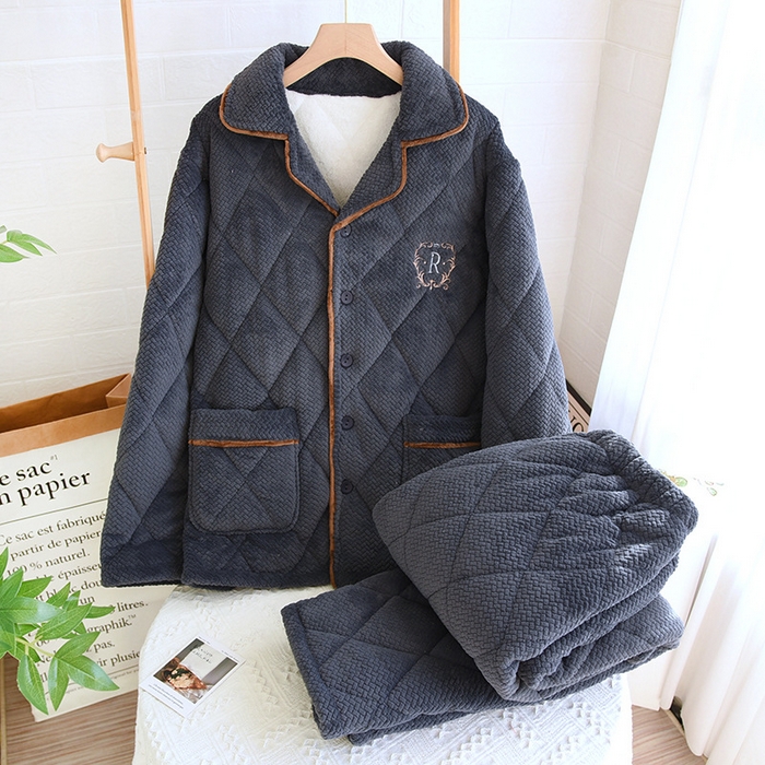 91家纺网 家纺一手货源 找家纺 洛兰沙家居馆 2024新款清新睡衣女秋冬三层夹棉珊瑚绒加厚保暖两件套女士可外穿加绒家居服 灰色