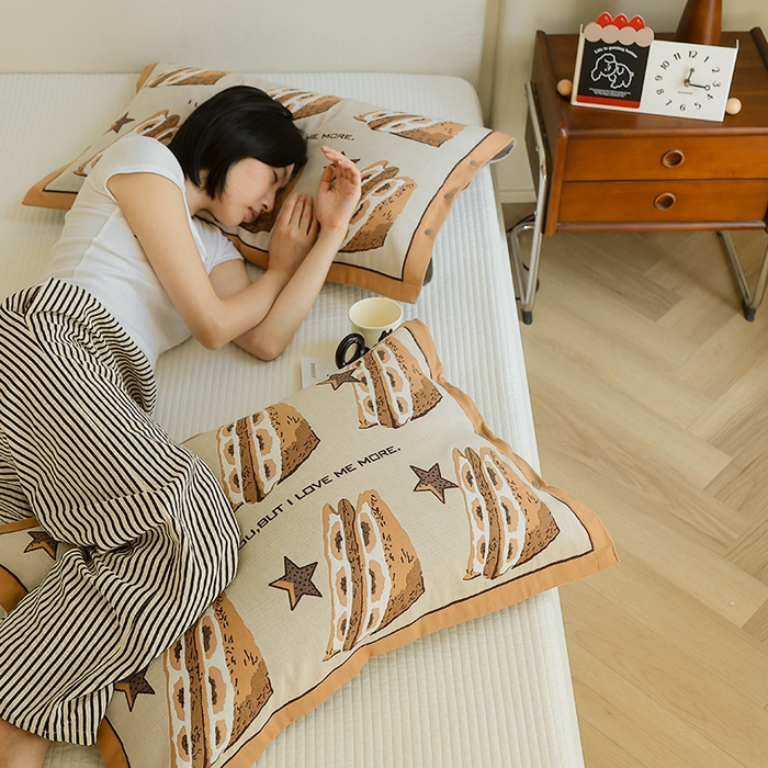 91家纺网 家纺一手货源 找家纺 2024新款全棉四层纱布枕套一对装纽扣款枕套 明星三明治