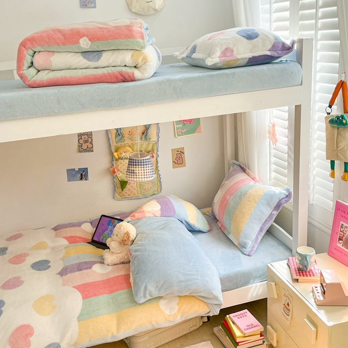 91家纺网 家纺一手货源 找家纺 川悦生活 2024新款立体雪花绒宿舍床笠款三件套四件套 彩虹爱心兰