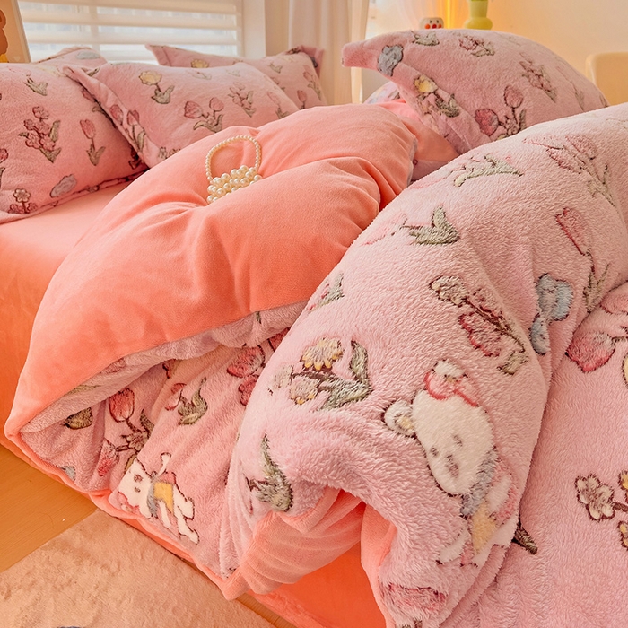 91家纺网 家纺一手货源 找家纺 2024新款加厚雪花绒印花四件套-风格二（提供卖家秀） 花园熊(粉)