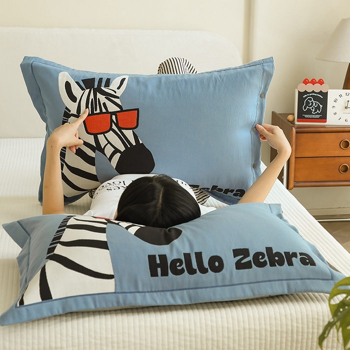 91家纺网 家纺一手货源 找家纺 2024新款全棉四层纱布枕套一对装纽扣款枕套 斑马先生