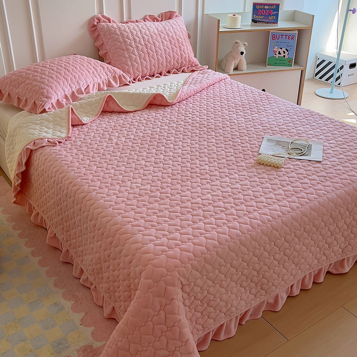 91家纺网 家纺一手货源 找家纺 （总）美梦家纺 2024新款素色牛奶绒花边床盖系列