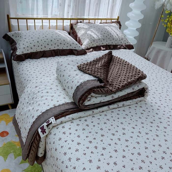 91家纺网 家纺一手货源 找家纺 暖居 2024新款包边豆豆被床盖四件套 扶苏