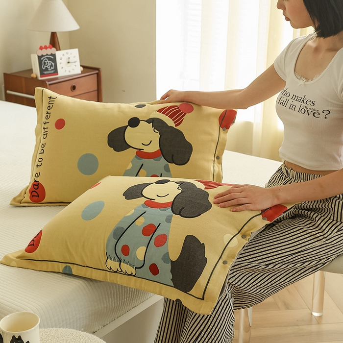 91家纺网 家纺一手货源 找家纺 2024新款全棉四层纱布枕套一对装纽扣款枕套 波点小红帽